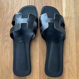 Hermes Oran Black Leather Women’s Slide Sandals